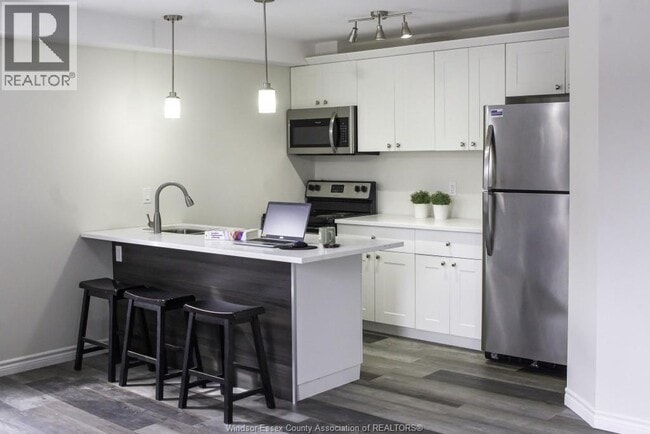 Building Photo - 3340 Bloomfield Rd