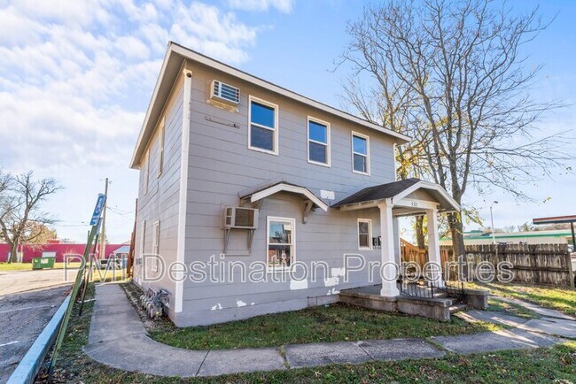 Building Photo - 533 Brown Ave