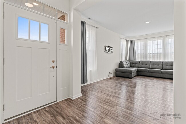 Building Photo - 1315 Draper Rd