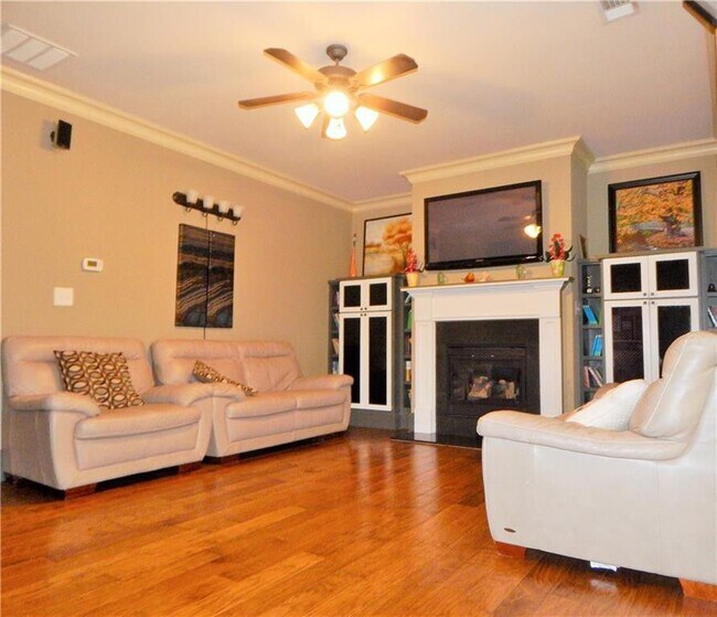 Foto del edificio - 1003 Nightfall Ct NW