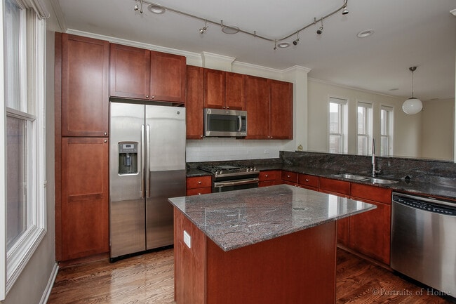 Building Photo - 1044 N Crosby St