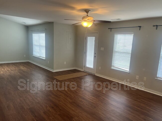 Foto del edificio - 125 New Market Village Pkwy