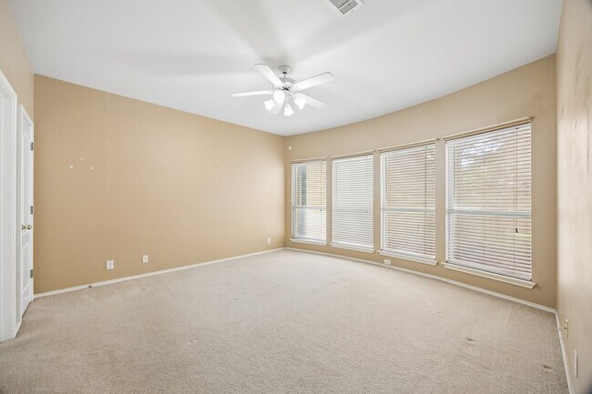 Building Photo - 121 Ozuna Dr