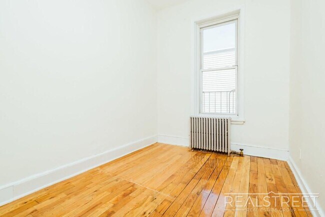 Foto del edificio - Spacious 1 BED in Bushwick