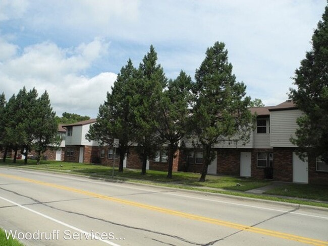 Building Photo - 830 E College St