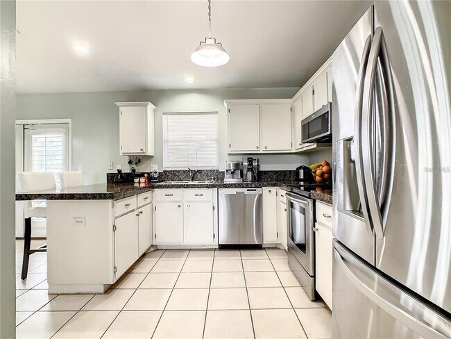 Foto del edificio - 421 Tropicana Pkwy E