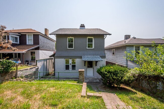 Foto del edificio - Amazing 3 bedroom home in Wilkinsburg available November 1!