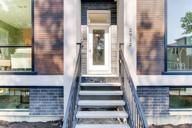 Building Photo - 2912 W Lyndale St