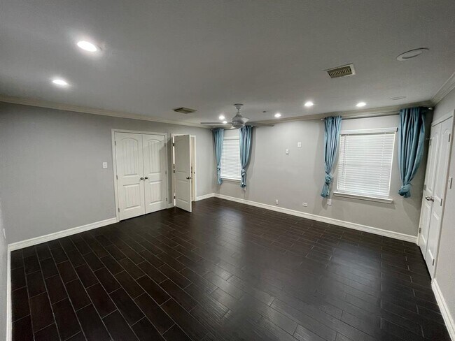 Foto del edificio - 4955 Braesheather Dr
