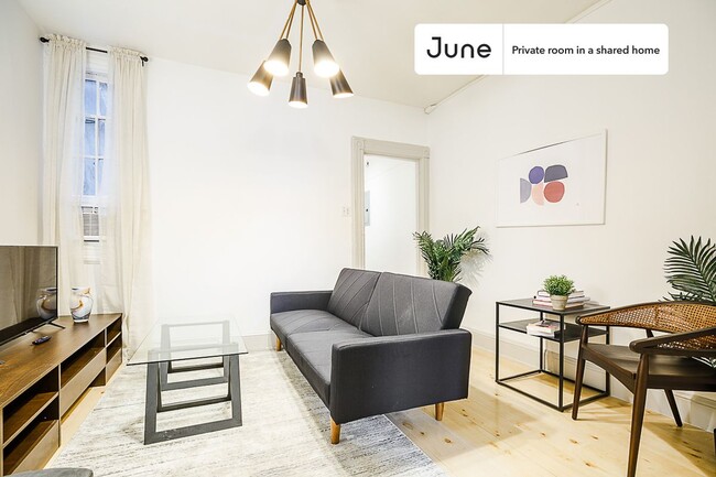 Building Photo - Room in Shared 5 bed/1 bath home