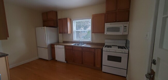 Kitchen - 7135 W Irving Park Rd