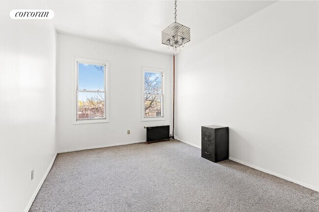 Building Photo - 630 E 51st St