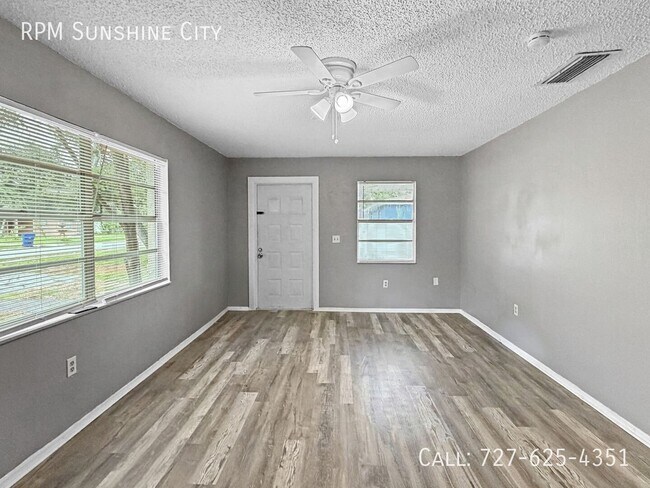 Building Photo - 3122 Green Acres Ave