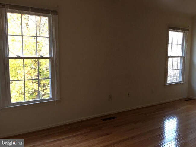 Building Photo - 8726 Manahan Dr