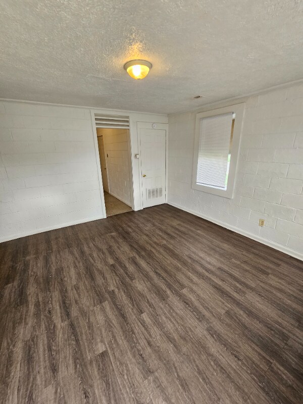Building Photo - 2518 Caroline Ave