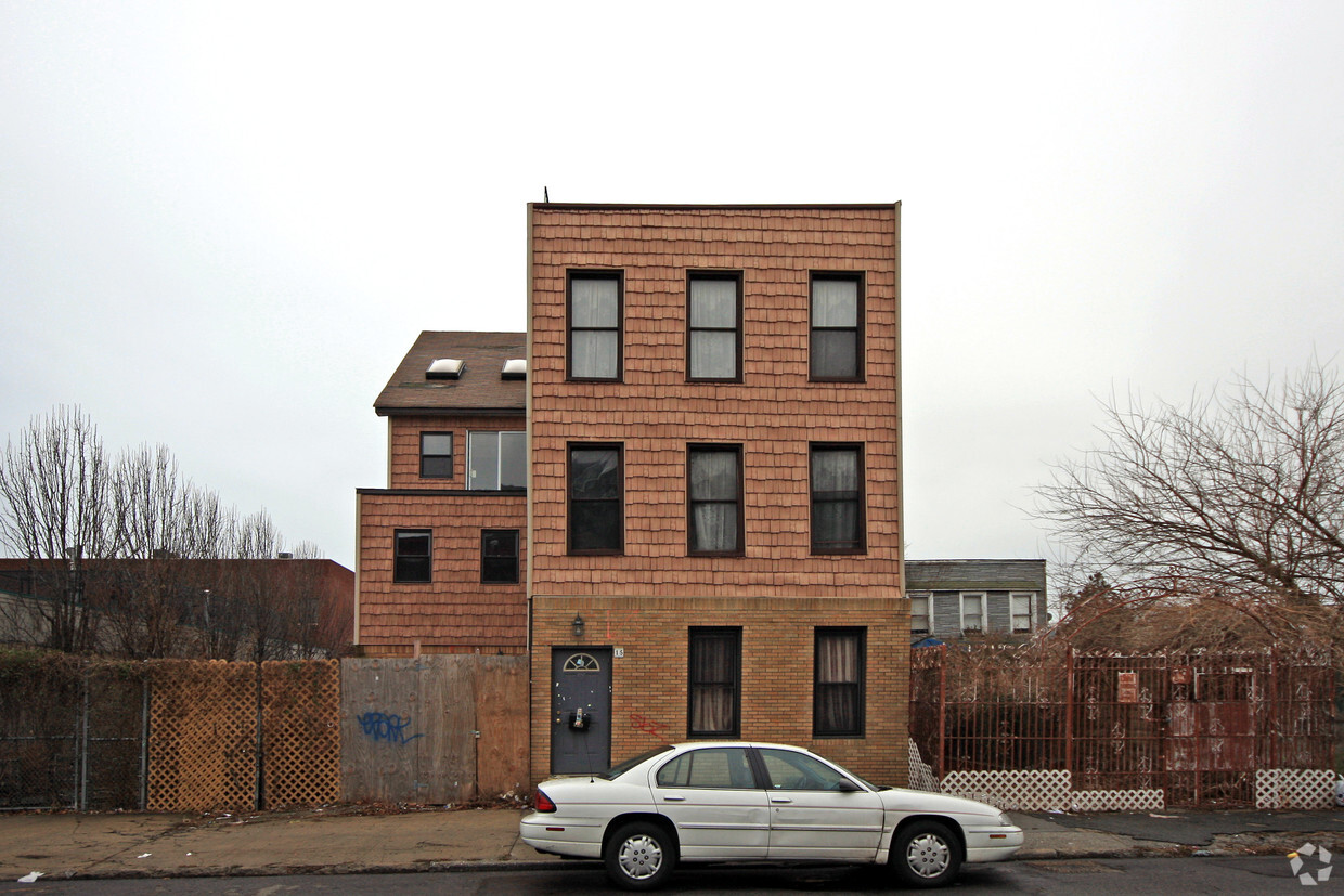 Primary Photo - 15 Wolcott St