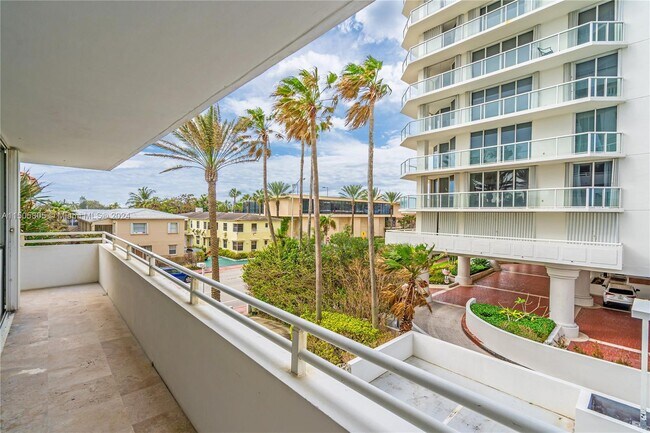 Foto del edificio - 8911 Collins Ave