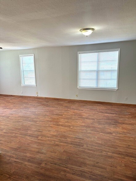 Foto del edificio - 2416 Graham St