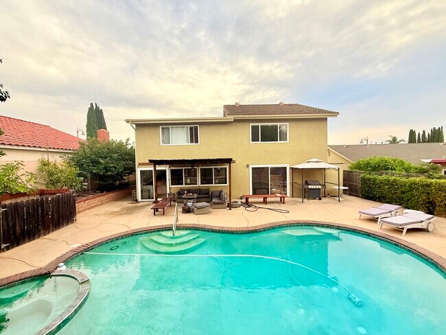 Foto del edificio - 26431 Via Lara