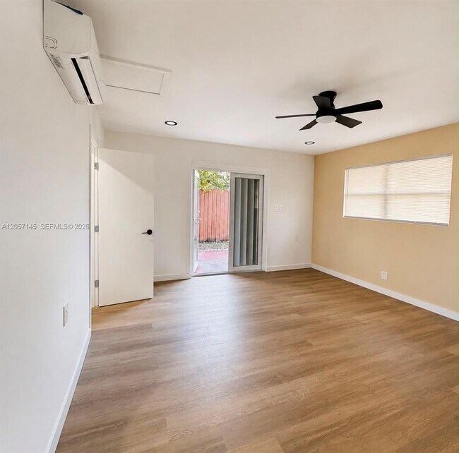 Foto del edificio - 1461 NE 56th St