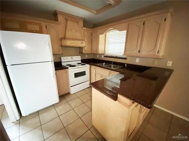 Building Photo - 4113 W La Guardia Ln