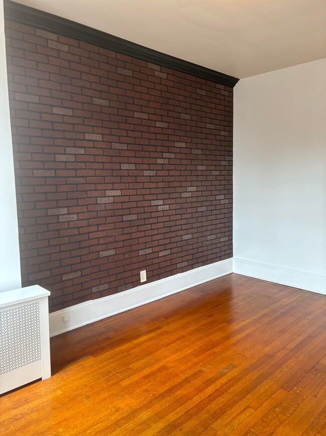 Building Photo - 110 18th St