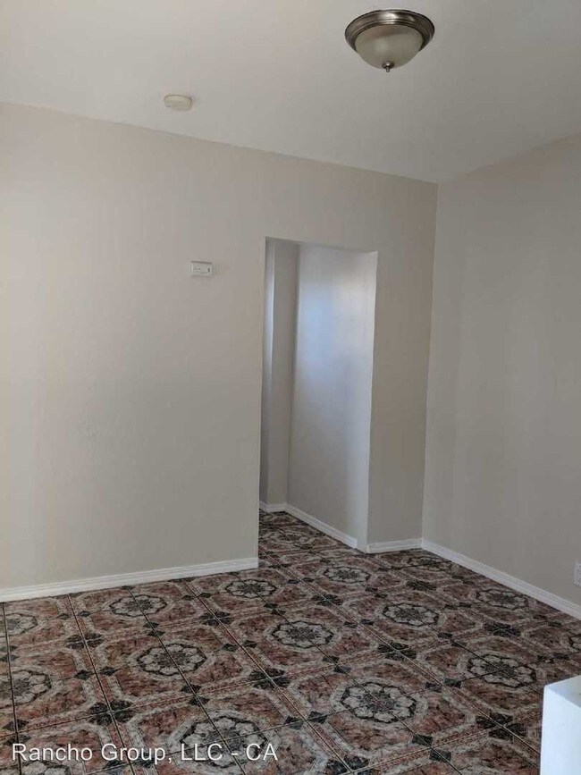 Building Photo - 1135 E 67th St