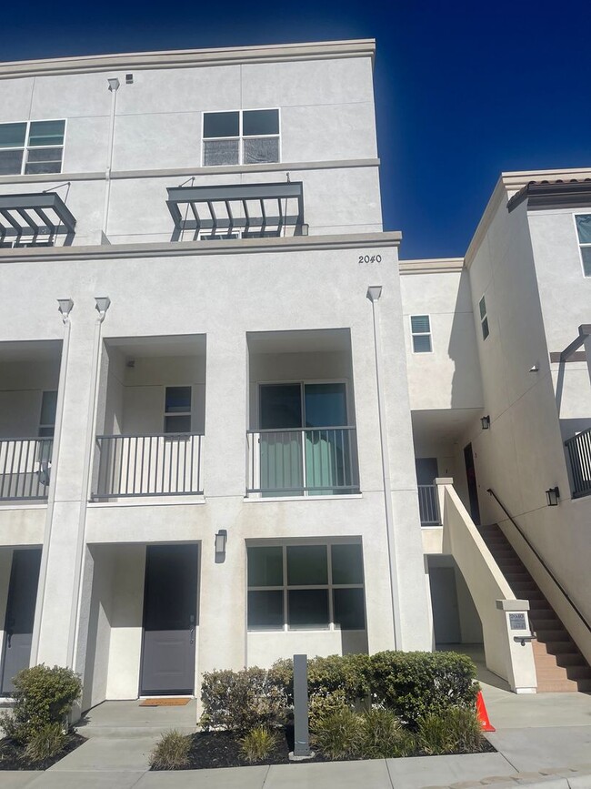 Building Photo - 2040 Mindoro Ln