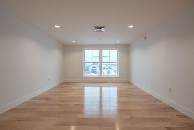 Building Photo - 2BR/2BA Old Port Condo Onsite Parking Available, Fitness Room and Elevator