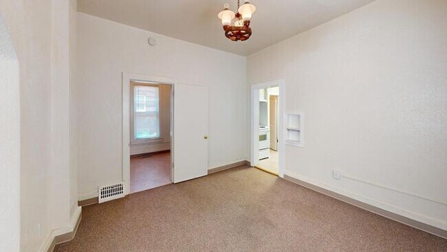 Building Photo - 305 N 12th St