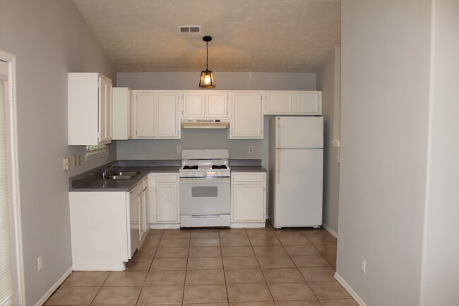 Spacious Kitchen - 3049 Oakvale Heights