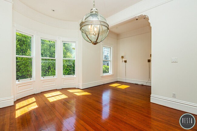 Building Photo - ELEGANTLY REMODELED PACIFIC HEIGHTS GEM WI...