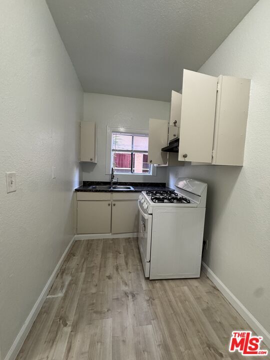 Building Photo - 3051 Leeward Ave