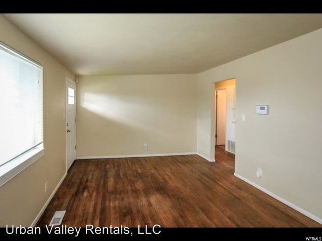 Building Photo - 10185 S Amaryllis Dr