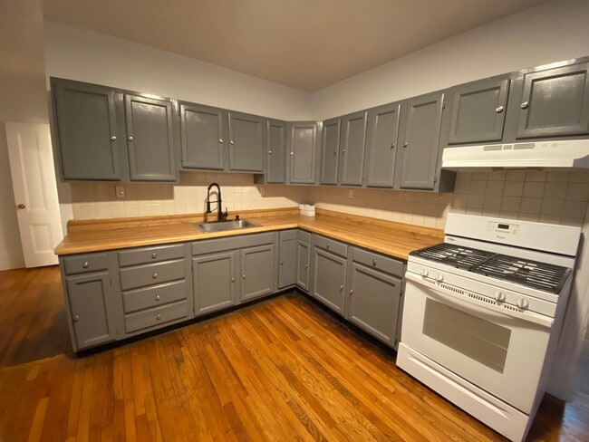 Foto del edificio - 12 Courtney Ave