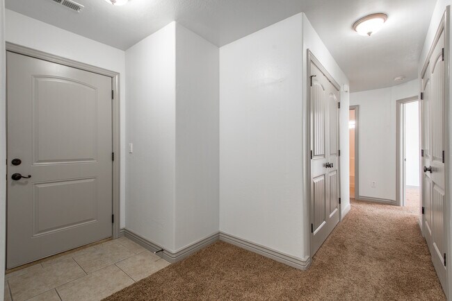 Foto del edificio - 1849 S 550 W