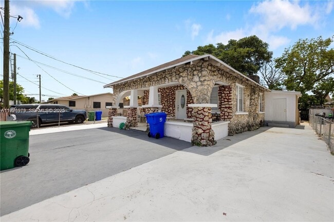 Building Photo - 1922 NW 4th St