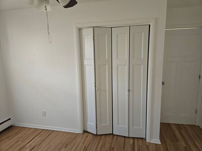 Foto del edificio - 4200 Lake Breeze Ave N