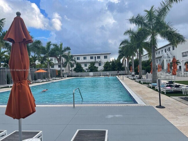 Foto del edificio - 6420 NW 102nd Path