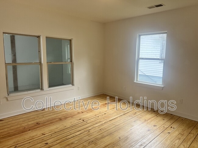Building Photo - 309 Iota Ave S