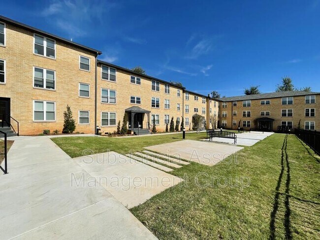 Building Photo - 701 Culbertson Dr