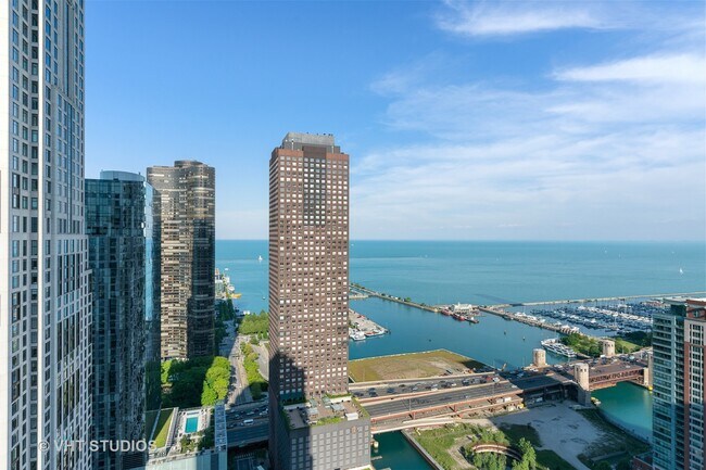 Building Photo - 505 N McClurg Ct