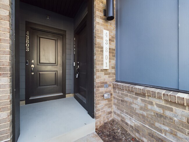 Foto del edificio - 43801 Middleway Ter