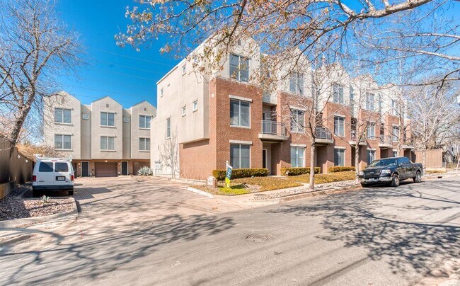 Building Photo - 4223 Buena Vista St