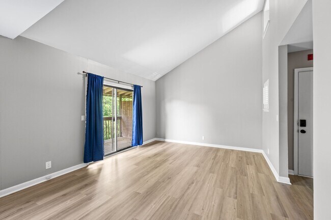 Foto del edificio - 224 Summit Ridge Dr