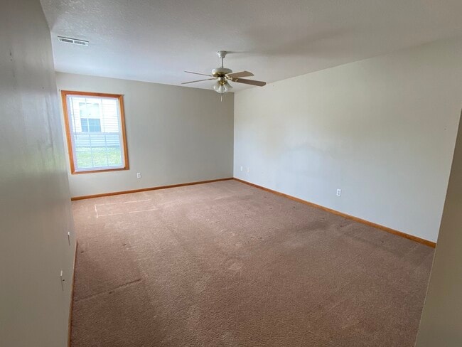 Building Photo - 2127 Highridge Dr