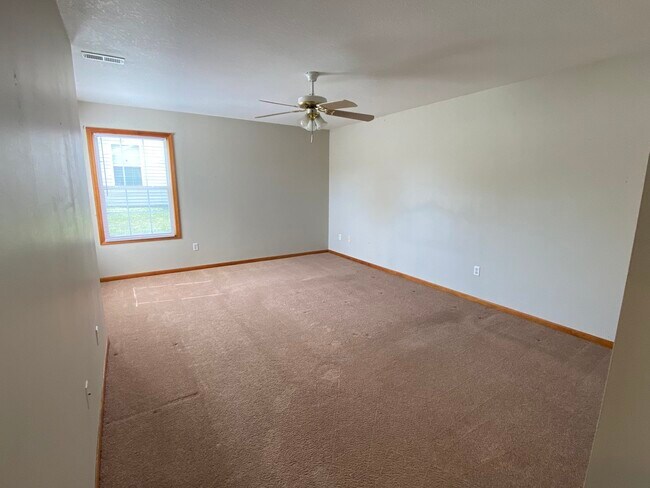 Foto del edificio - 2127 Highridge Dr