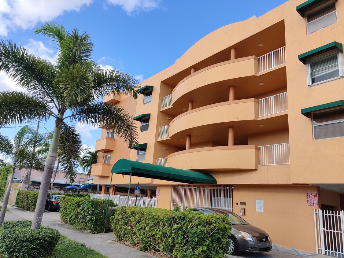 Building - 2441 SW 31st Ave