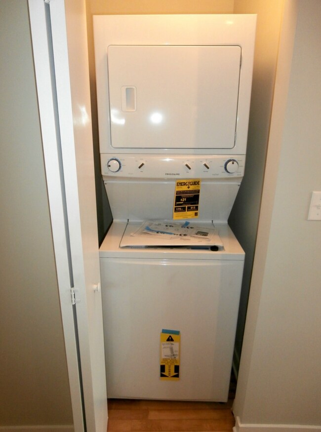 In-Unit Laundry - 6704 N Artesian Ave