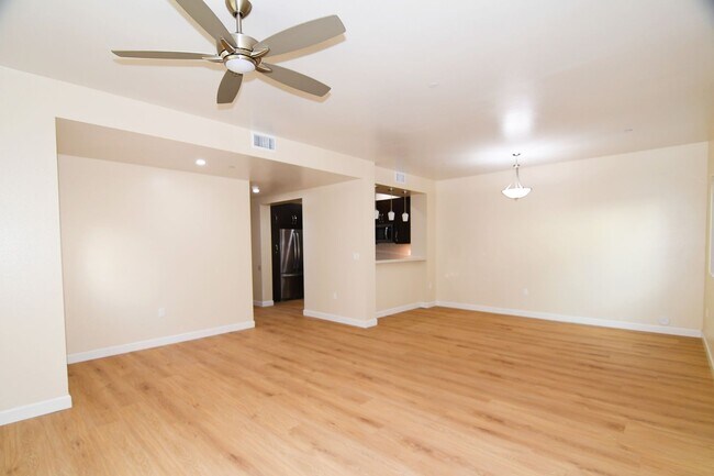 Foto del edificio - 571 Moss St